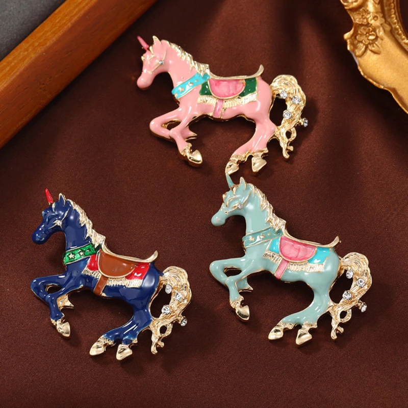 Vintage Enamel Horse Brooches  - Men Accessories Bouquet avaliação e preço