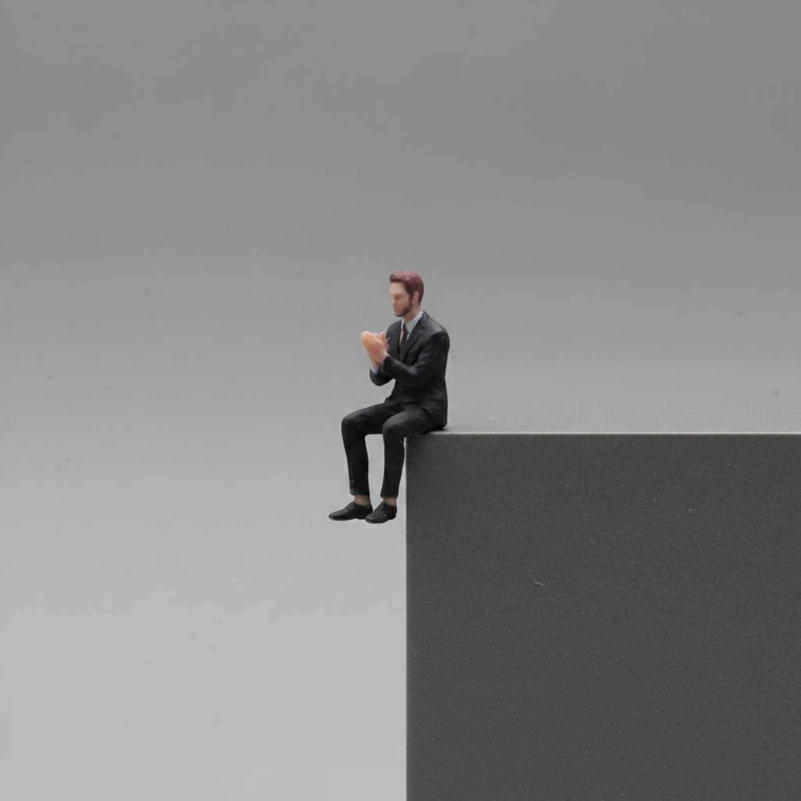 1:64 Scale Sitting Man Figure  - Men'S Suit Accessories avaliação e preço